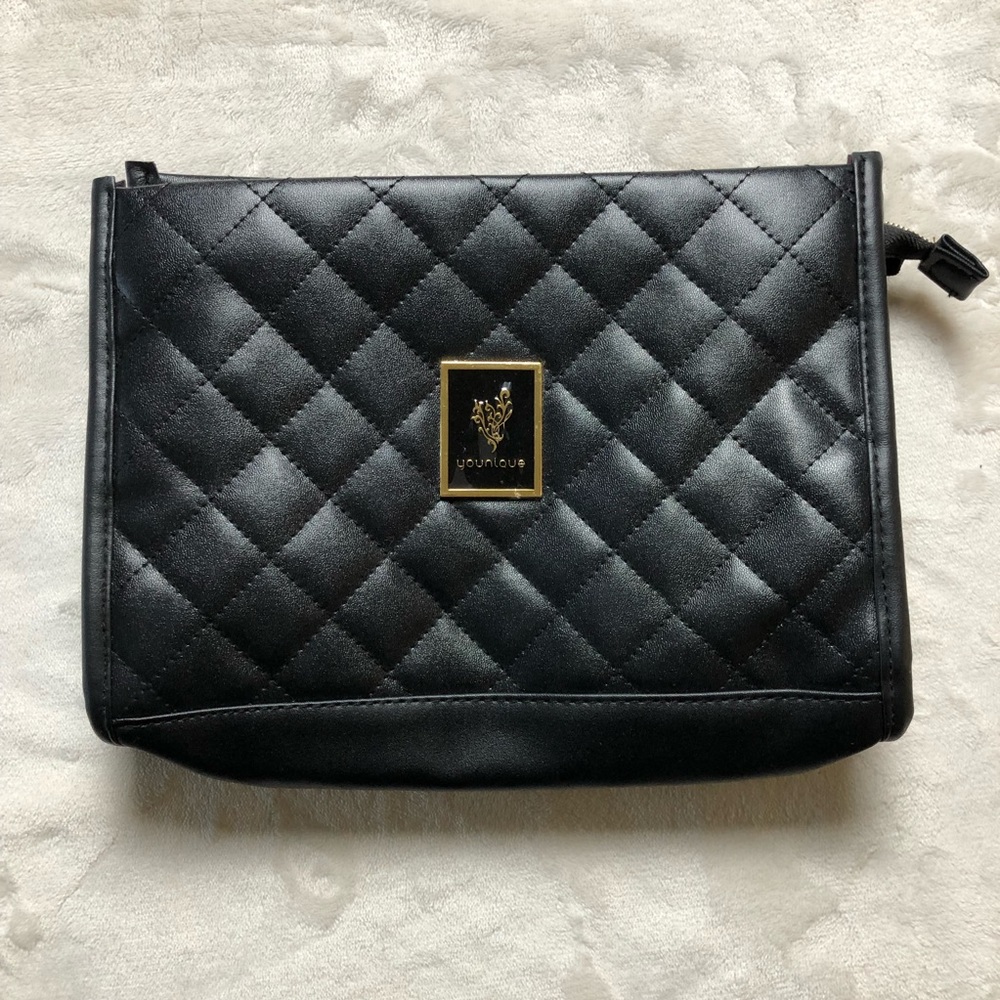 NWOT Younique bag - black quilted leather w/detachable gold chain shoulder strap